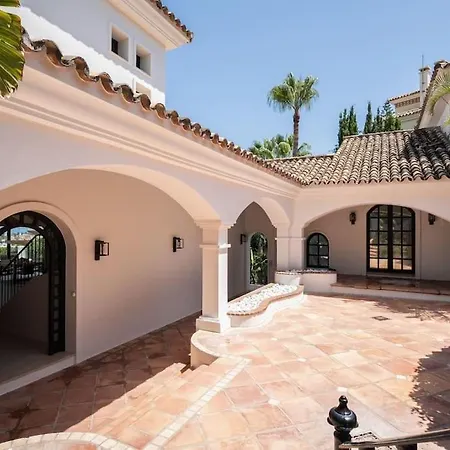 Luxury 6 Bedroom 15 Min From Puerto Banus Villa *