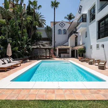 Luxury 6 Bedroom 15 Min From Puerto Banus Villa *